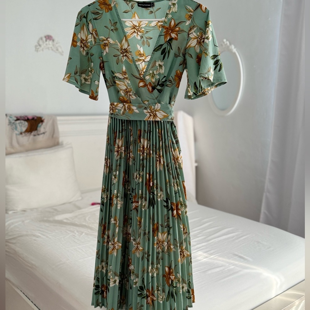 Floral Green Pleated Dress